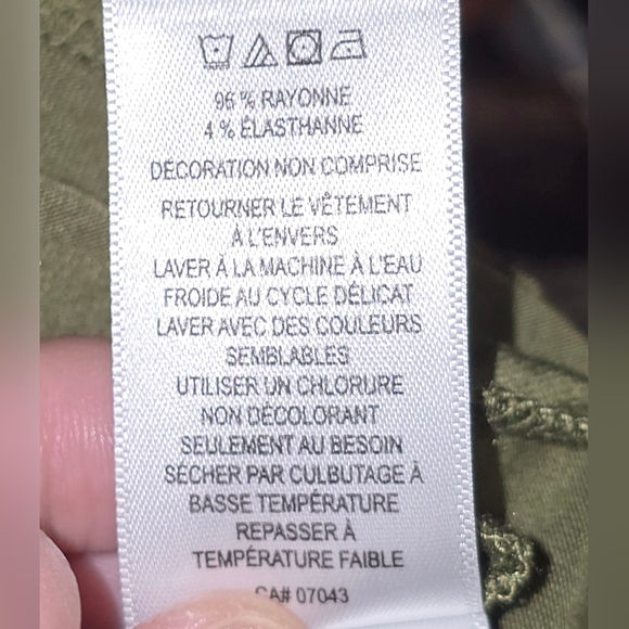 Women's Size Medium Tahari Green BNWOT Blouse! ✨️ - Picture 10 of 11